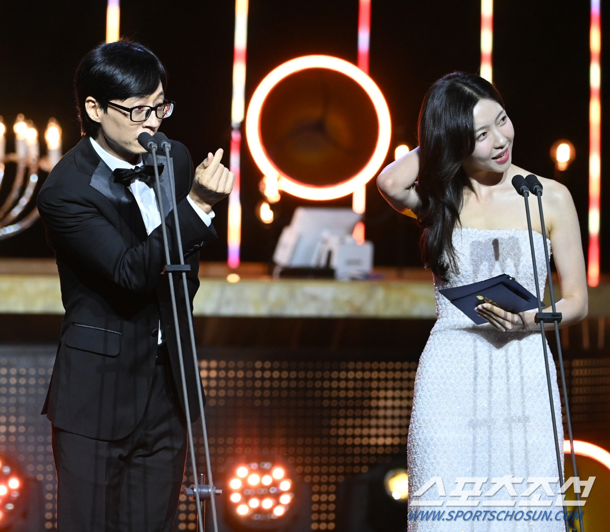 [포토] 유재석 '오늘도 하트'