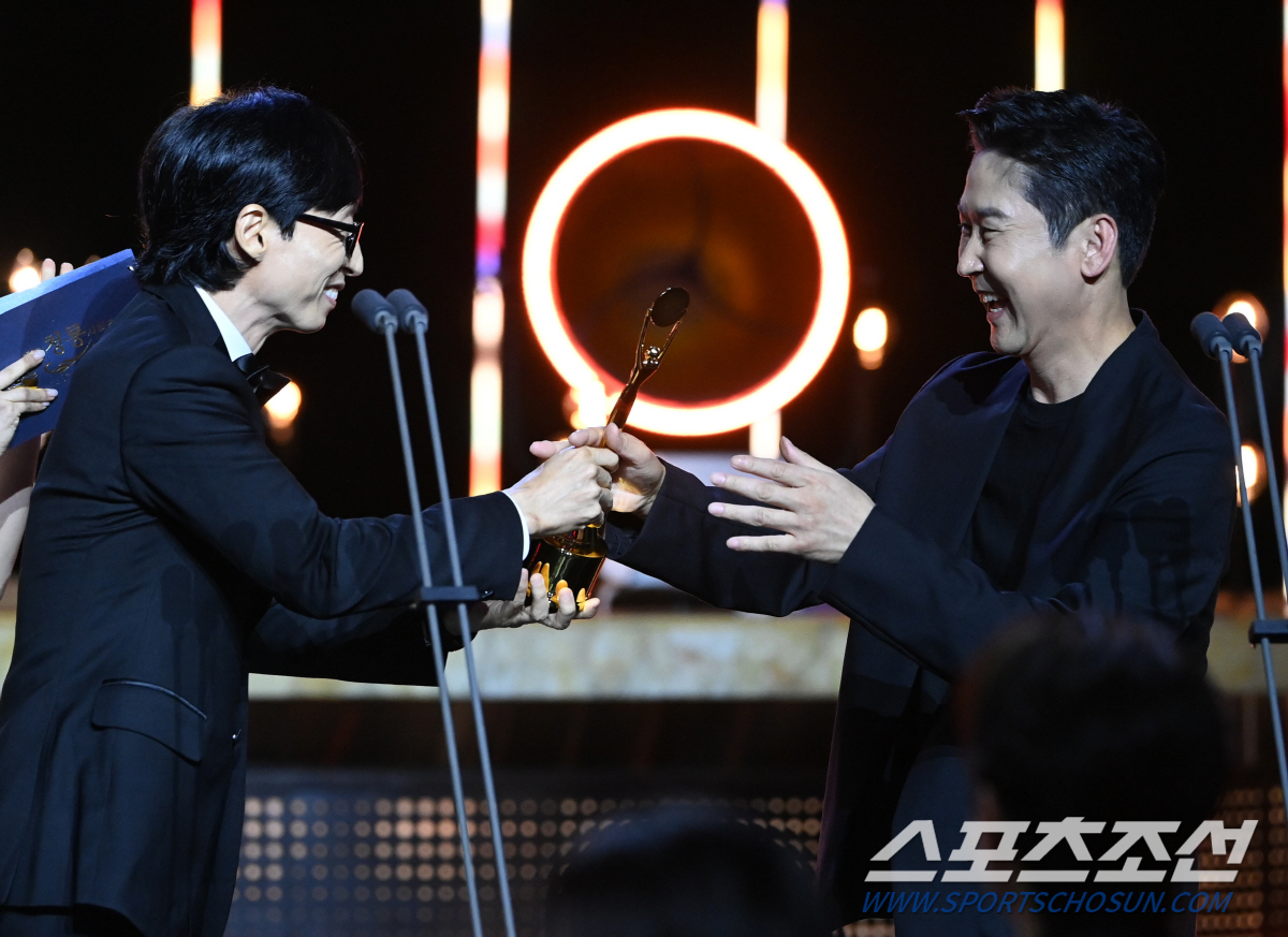 [포토] 유재석-신동엽 '훈훈한 장면'