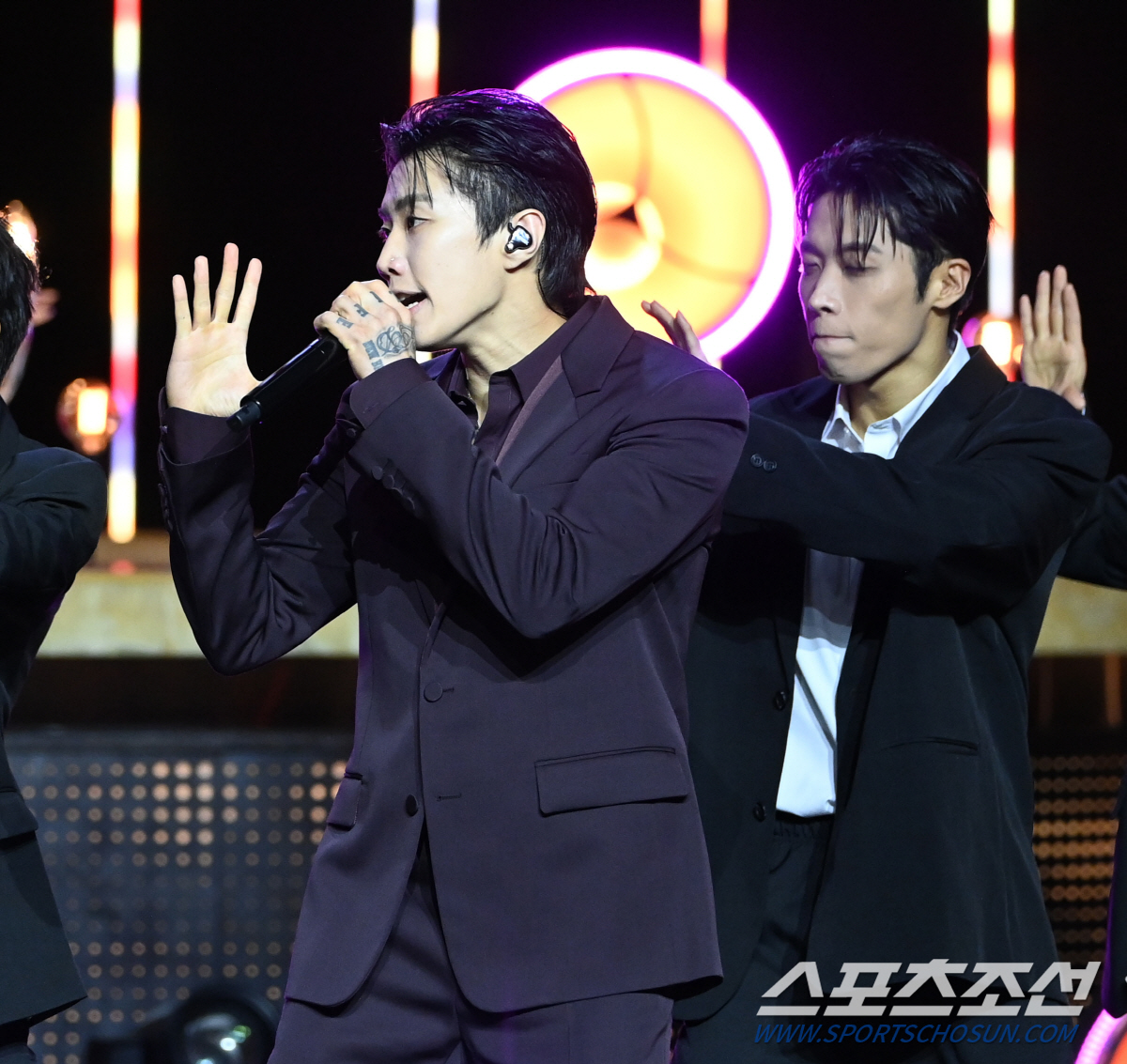 [포토] 박재범 '감미롭게 시작'