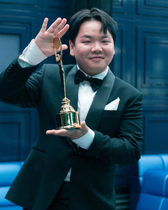 [SCin스타] 곽준빈X전현무는 나란히, 이동휘X안재홍은 포옹…청룡시리즈…