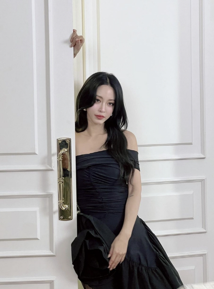 한예슬, 이대로 결혼식 올려도 되겠어..블랙 드레스+망사 스타킹 완벽 소…