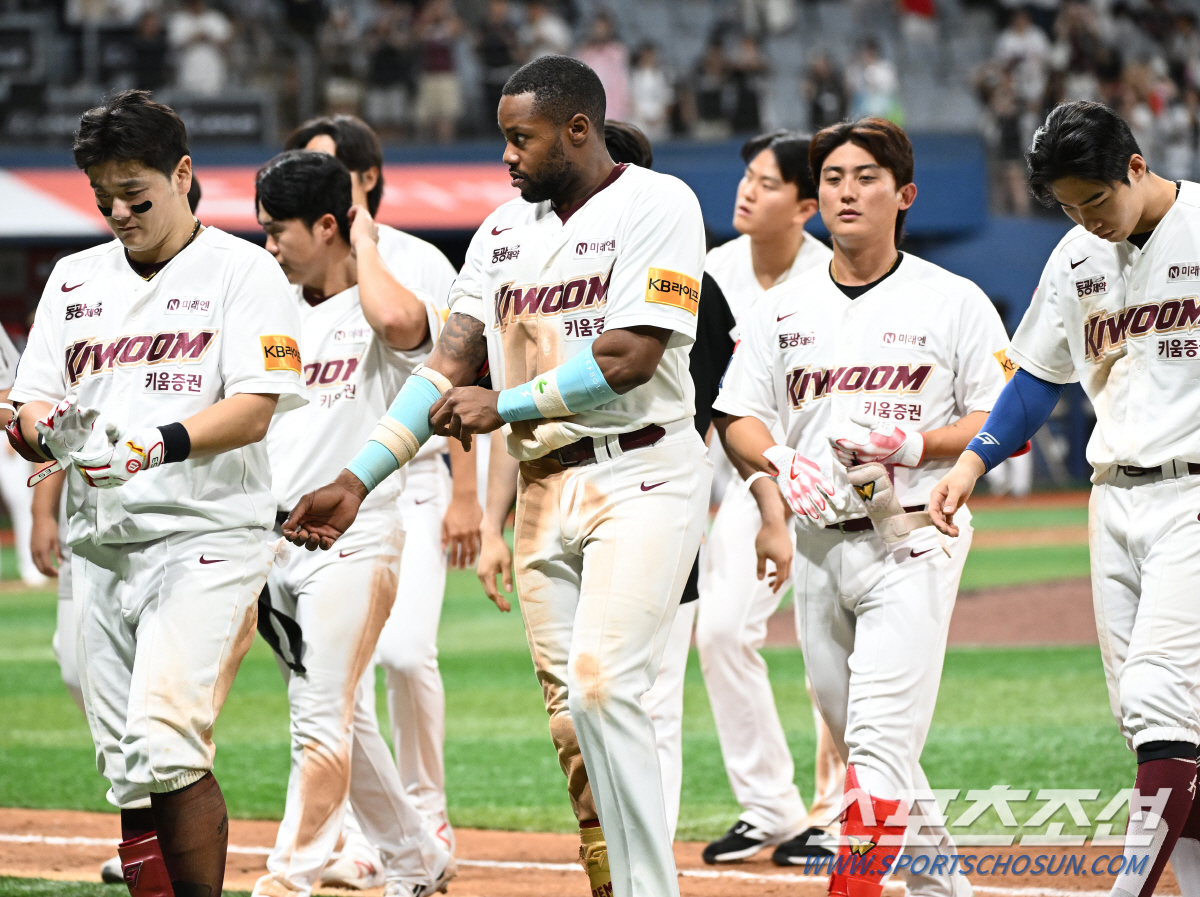 '무서웠던 꼴찌' 비가 숨통을 틔워줬다...다시 살아날까, 이대로 주저앉…