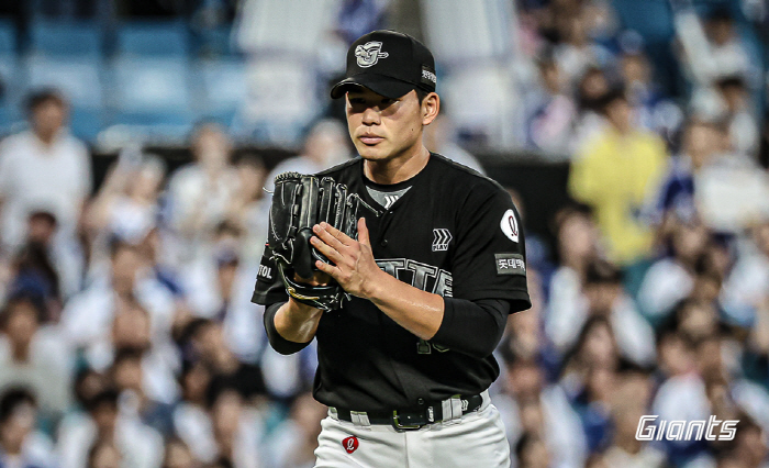 "홈런 빼곤 완벽" 4선발 책임감→4년만의 각성 기폭제 됐나? 사령탑도 …