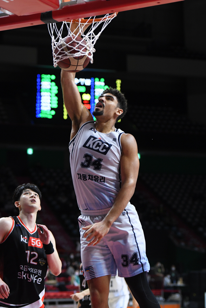 [단독]'추억의 괴물용병'타일러 데이비스, KCC 재입단한다…NBA 역대…