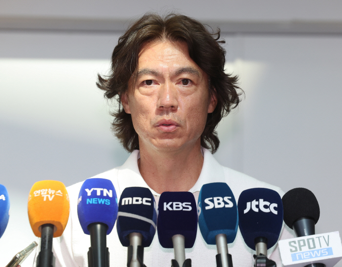 '외인 코치 면접 마무리' 홍명보 감독, '캡틴' 손흥민에 이어 '괴물'…