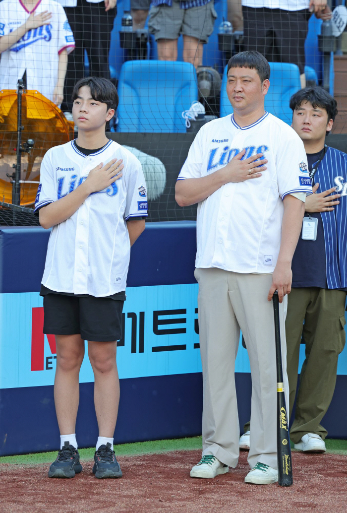 '역조공' 나선 왕년의 레전드…'부산사나이→왕조 주역' 채태인, 팬들과 …