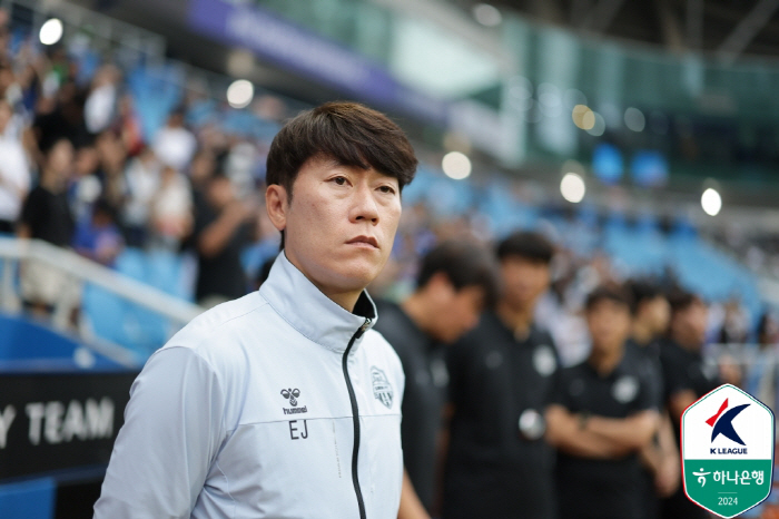 [현장인터뷰]'이적이슈'에 답답한 김은중감독 "구단이 적극 도와주길 팬들도 바란다"
