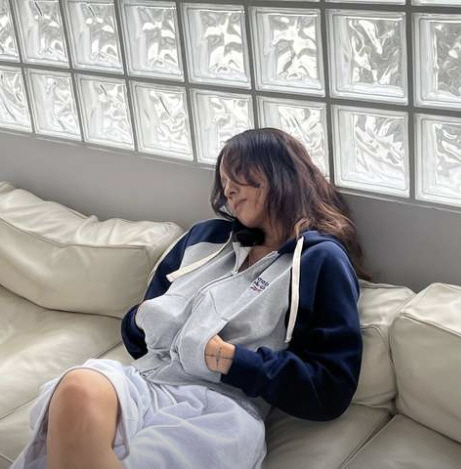 쉬는 모습마저 이.효.리…슈퍼스타의 여유로움+캐주얼 착장