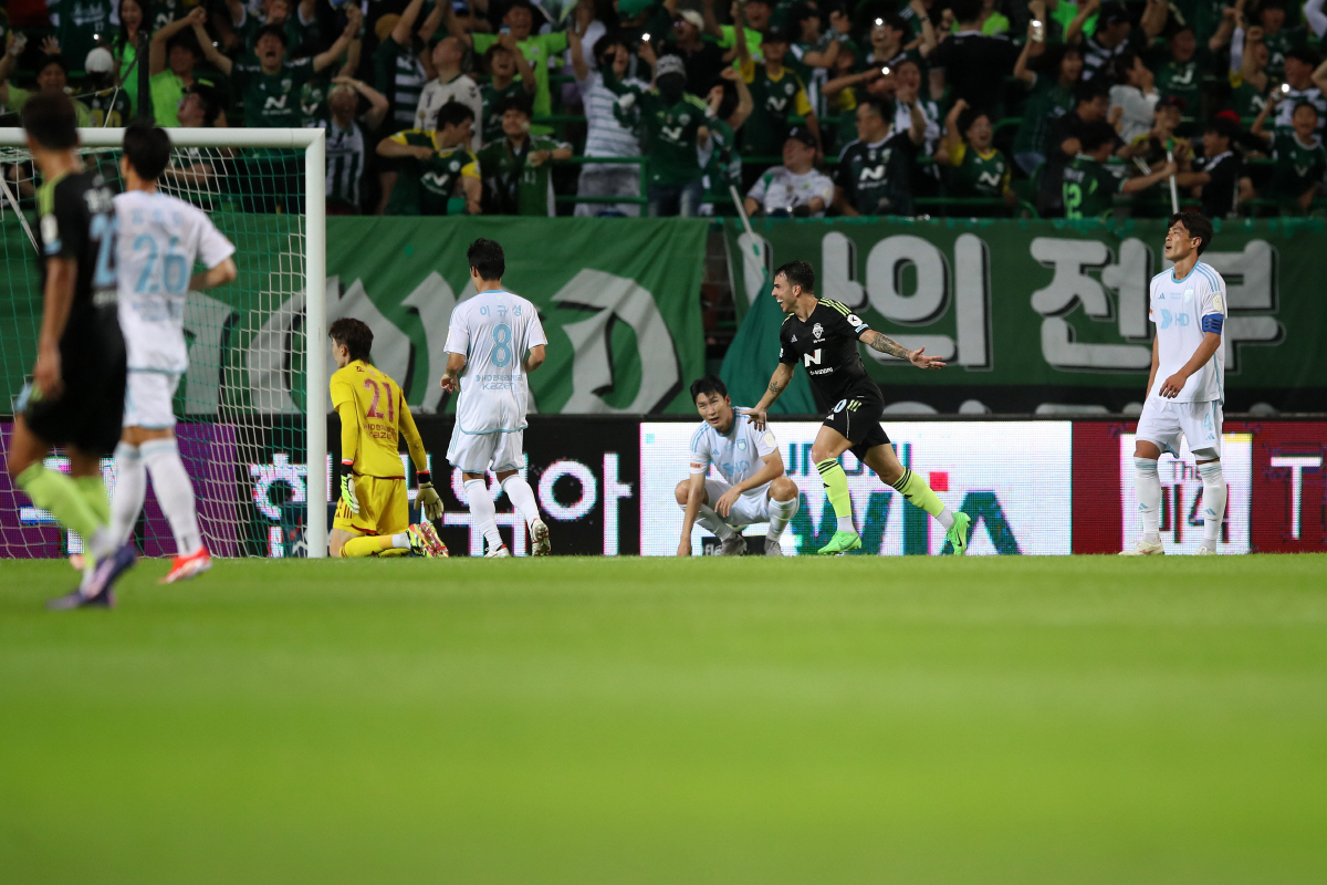 "역대급 우승 경쟁" 1위부터 5위까지 불과 승점 3점차, 이번에는 포항…