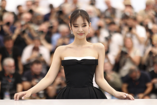 제니, '선정성' 논란 부른 美'디 아이돌'로 에미상 후보 올랐다 [공식…