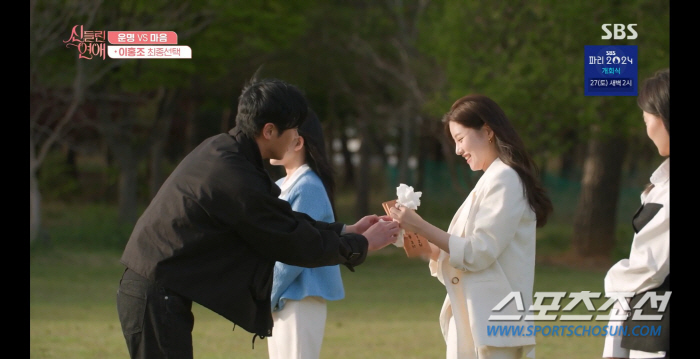[SC리뷰] 운명패 대신 마음의 끌림 택한 MZ 무당들…'신들린 연애' …