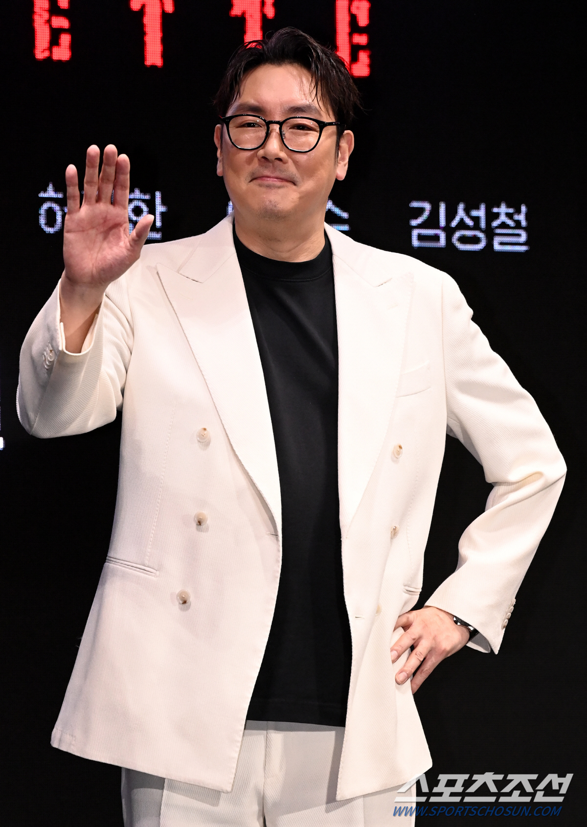 [포토] 조진웅, 기품 있는 손인사