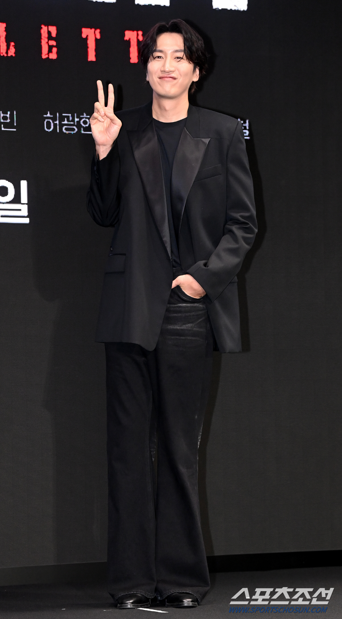 [포토] 이광수, 이기적인 기럭지로 브이