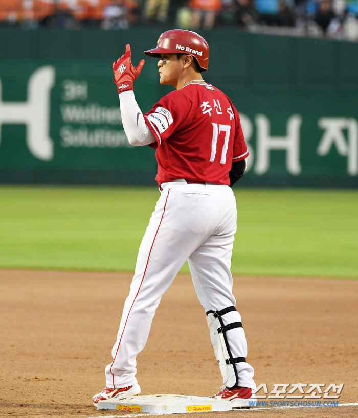 호세 넘었다! '42세 11일' 추신수, 韓야구 역대 최고령 타자 신기록…