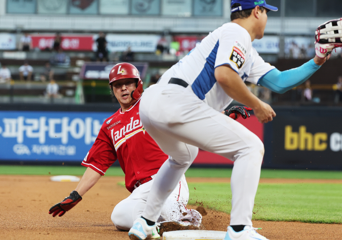 '추적불가? 수신오류?' 수원 대혼란! 볼판정 정정→사구→선발 교체까지……