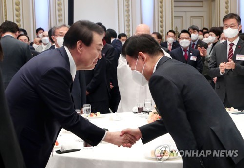 김진표, 회고록서 "尹이 이태원참사 조작가능성 언급" 주장 수정