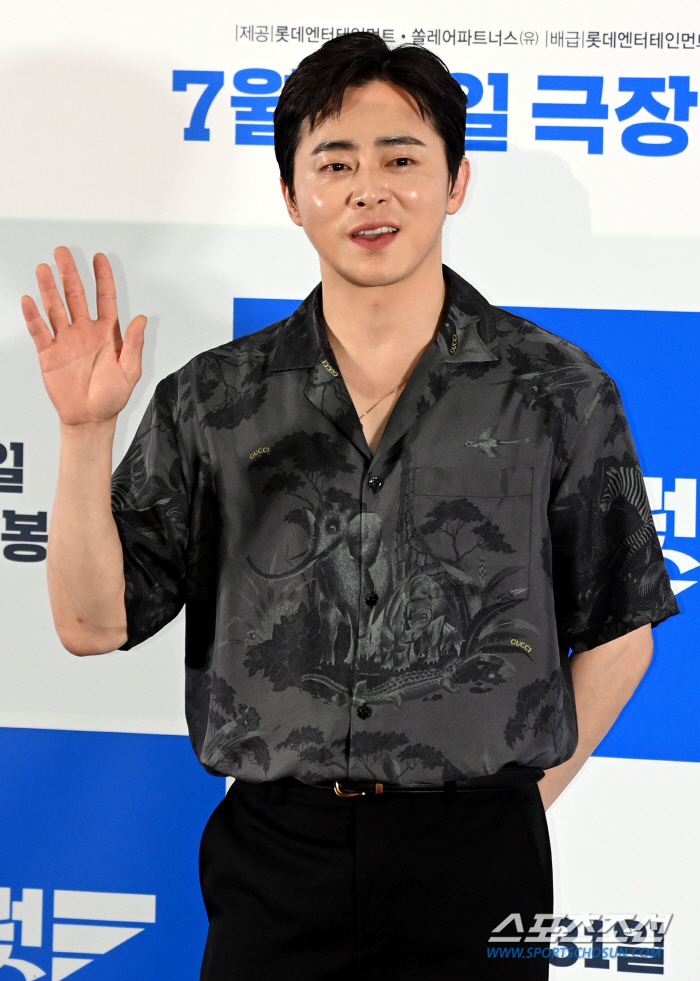 [공식] "조정석 원맨쇼 통했다"…D-6 '파일럿', 사전 예매량 9만장…