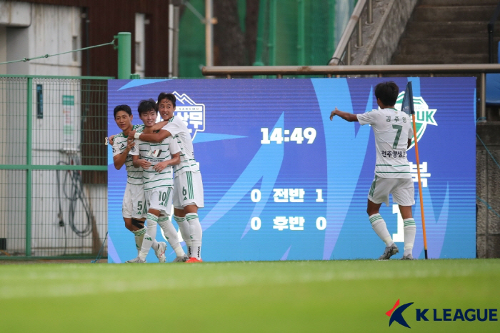 [현장리뷰]"승우형,저희 잘했죠?" 전북 U-18팀, 김천 4-1로 꺾고 유스 챔피언십 '최초 우승'