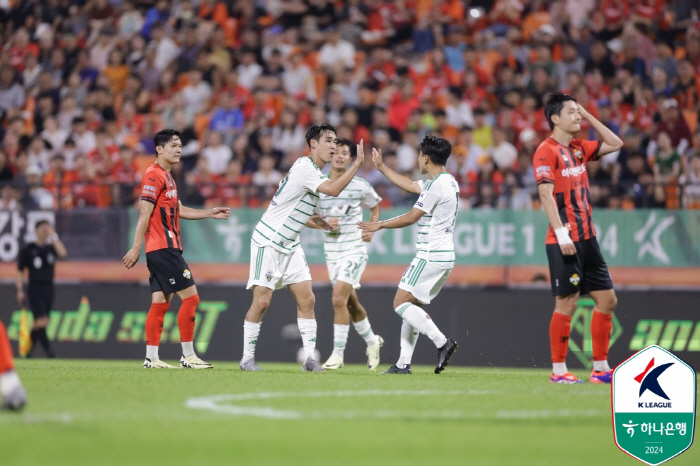 '내가 바로 손흥민 후계자' 양민혁 시즌 8호골 쾅…강원, 전북 4-2 …