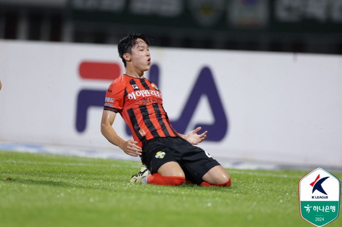 '내가 바로 손흥민 후계자' 양민혁 시즌 8호골 쾅…강원, 전북 4-2 …