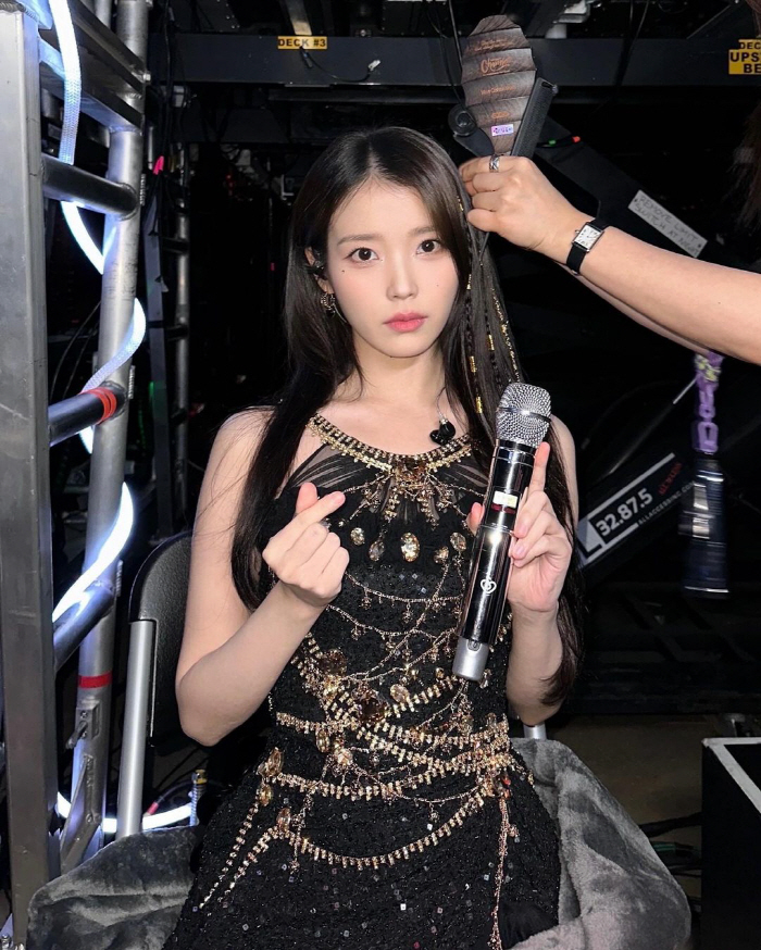 "20시간 걸려도 또 갈게" 아이유, 美 감동시킨 '역대급 팬♥' [SC…