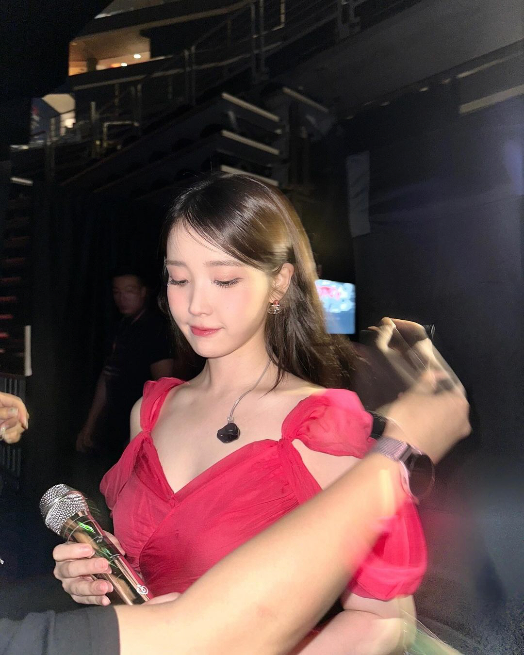 "20시간 걸려도 또 갈게" 아이유, 美 감동시킨 '역대급 팬♥' [SC…