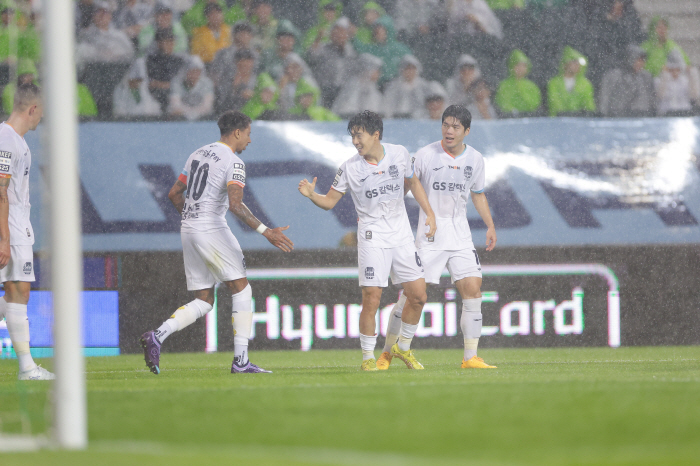 '경인더비' 앞두고 한승규 잃은 FC서울, 불법 도박 혐의→검찰 송치→계…
