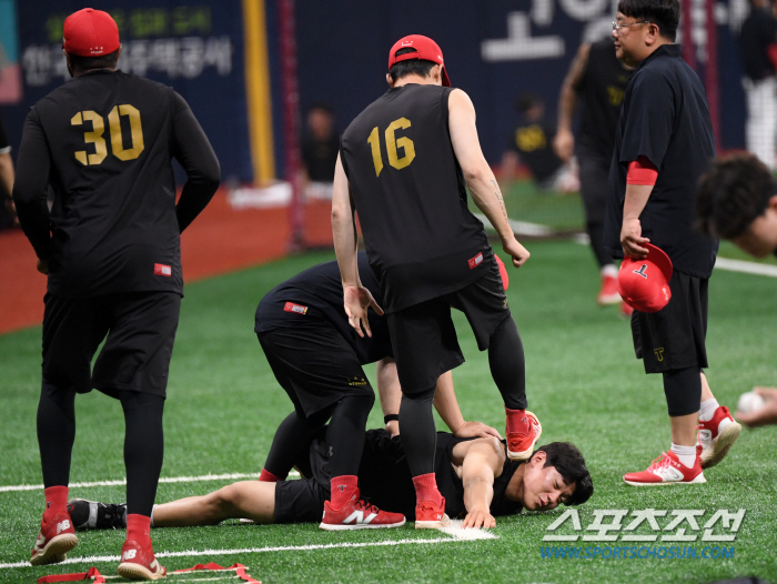 '호랑이네 막내 사랑' 바닥에 누워 있던 김도영 향한 짓궂은 장난...'…