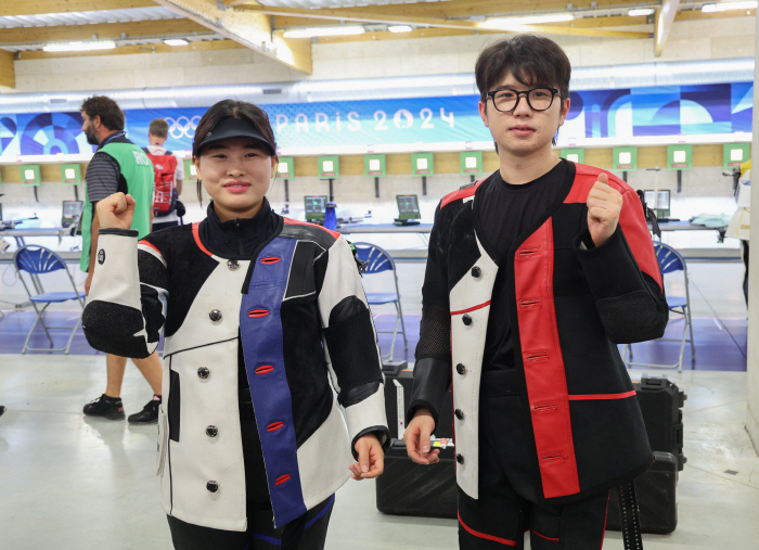 '대박 스타트' 파리 첫 메달 나왔다! 박하준-금지현, 사격 혼성 공기소…