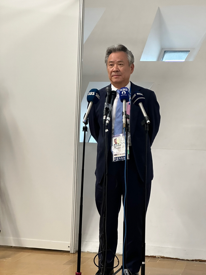 '개회식 한국→북한 소개 사태' 장미란 차관-이기흥 회장 "바흐 위원장,…