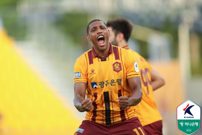 [K리그1 리뷰] 광주FC 전반 5분 가브리엘 벼락골, 2연승으로 7위 …