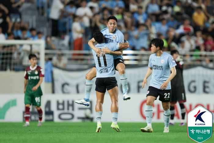 [K리그1 리뷰] 광주FC 전반 5분 가브리엘 벼락골, 2연승으로 7위 …
