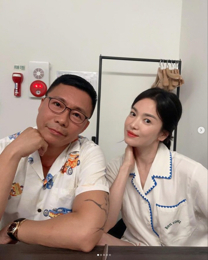 송혜교, '남사친'과 '입술 쭉~'…애교폭발 하는 다정한 스킨십