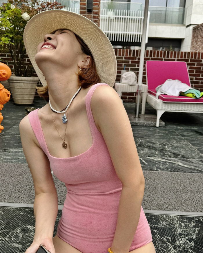 '임성빈♥' 신다은, 볼륨 몸매 이 정도였나...'늘씬+파격' 수영복 자…