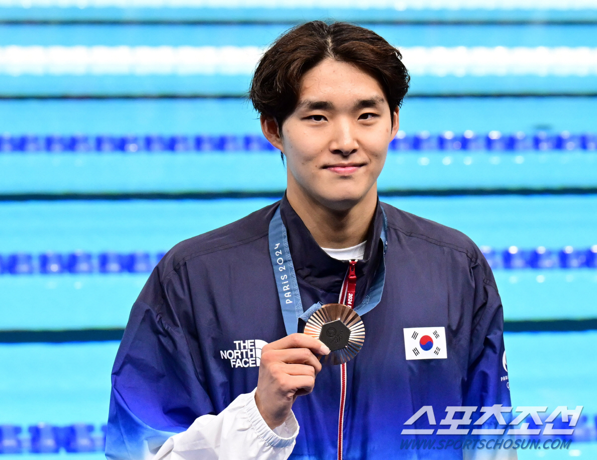 [파리올림픽]황선우 묵묵히 뒤따르던 악바리 김우민, 먼저 올림픽 메달 따…