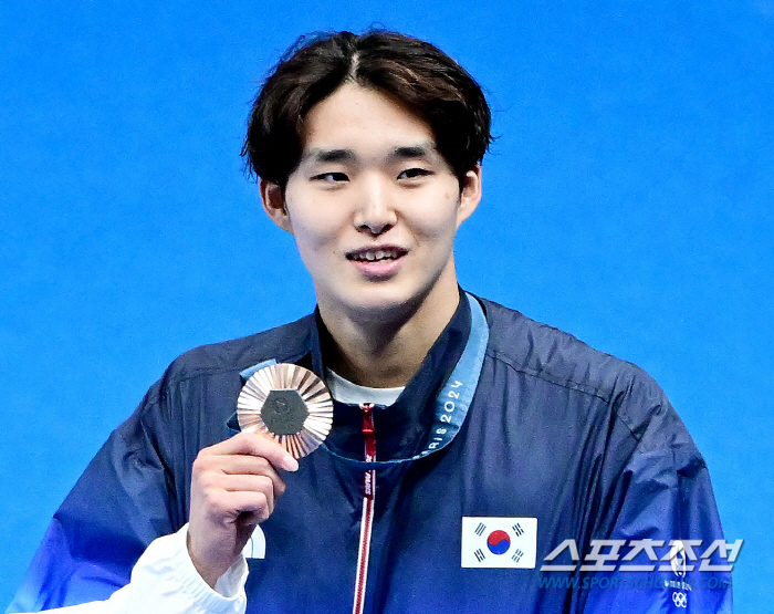 '불꽃직진남'김우민의 반전銅 "1번 레인의 기적,메달 비결은 내 수영을 …