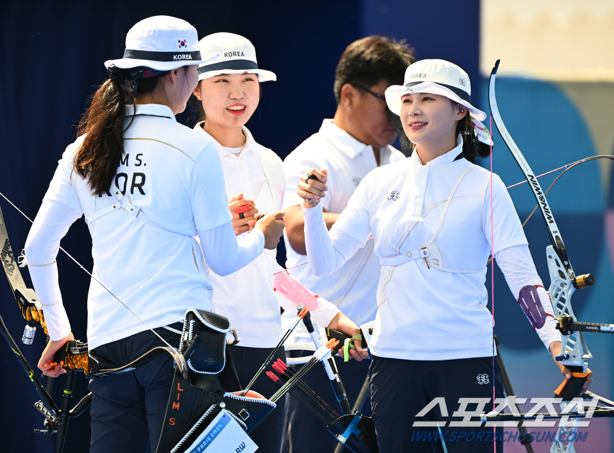 '10연패 도전' 한국 여자 양궁, '전훈영 난조' 속 대만에 6대2 승…