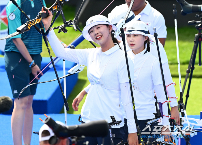 '이변이 뭐에요' 한국 女 양궁, '난적' 중국에 슛오프 끝 승리 '단체…