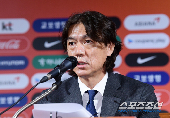 [기자회견]거듭 사과하며 고개숙인 홍명보 감독 "목표는 북중미월드컵 16…