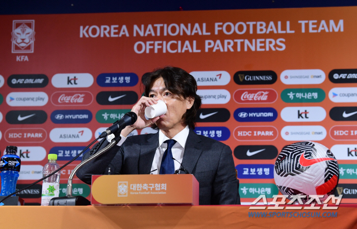 [기자회견]거듭 사과하며 고개숙인 홍명보 감독 "목표는 북중미월드컵 16…