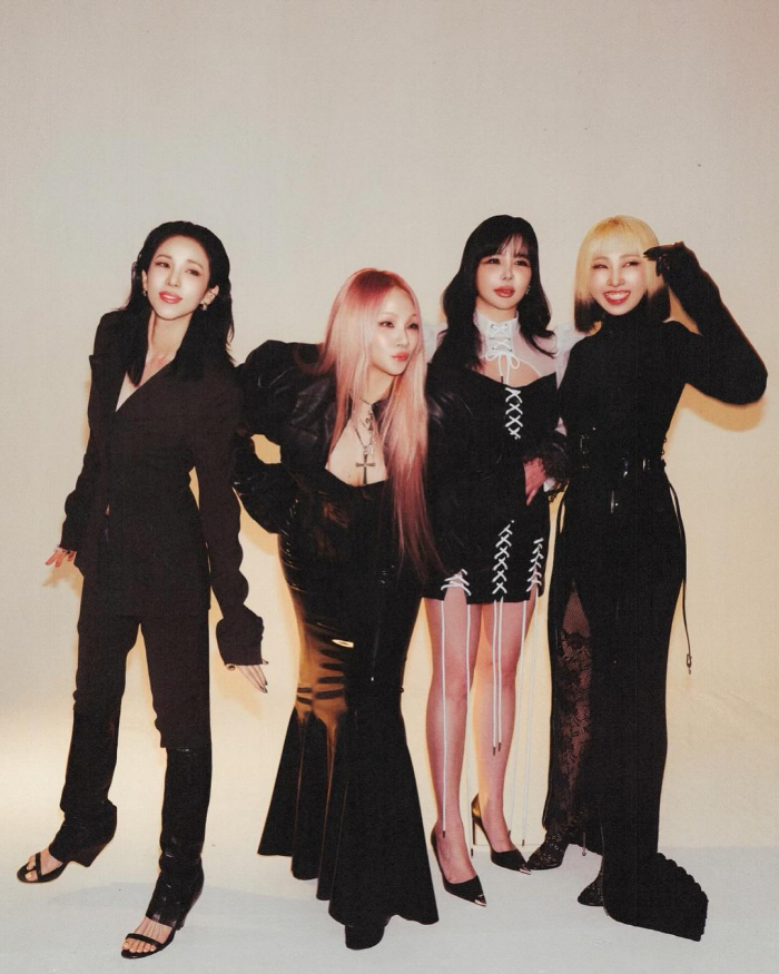 2NE1, '풋풋' 데뷔 초 4인 4색 분위기...'8년만' 재결합 후 …