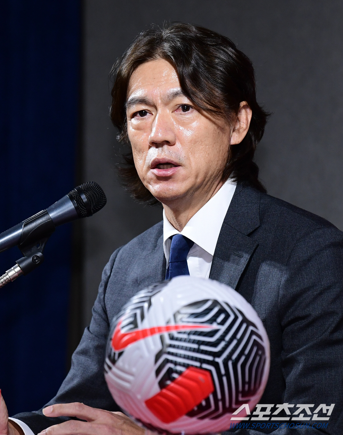 "국가대표팀 주인은 오로지 대한민국과 팬" 홍명보 감독의 '독이 든 성배…