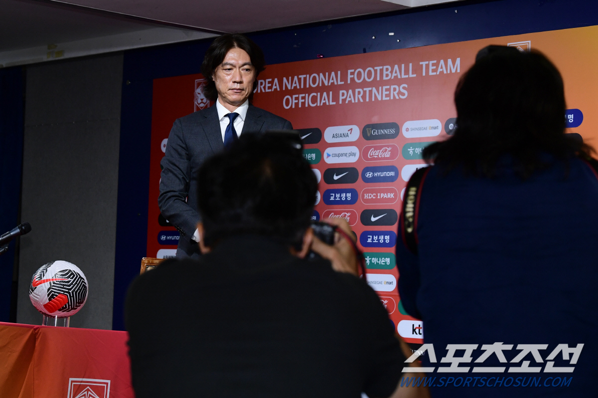 "국가대표팀 주인은 오로지 대한민국과 팬" 홍명보 감독의 '독이 든 성배…