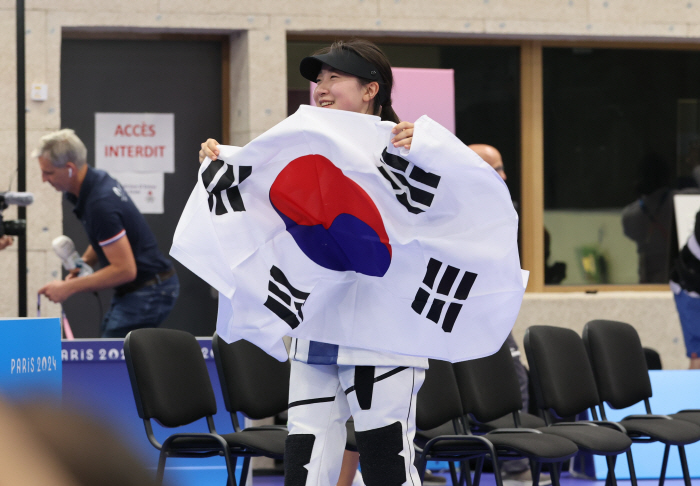 강초현 이후 24년만! '16세 막내'가 일 냈다!! 반효진 女 10m …