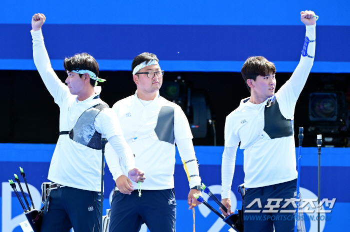 [올림픽]'신들린 최강' 한국 남자 양궁, 8강-4강-결승 모두 완승 '…