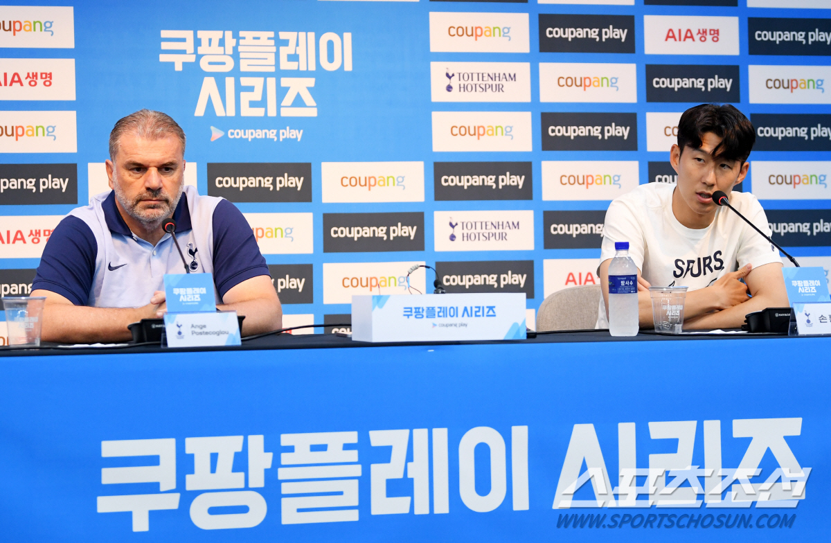 [현장인터뷰]"손흥민 32세에도 성장한다" 포스테코글루, 유망주들에게 원…