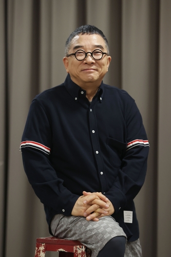 (서울=연합뉴스) 강민지 기자 = 가수 김수철이 서울 종로구 수송동 연합뉴스 사옥에서 인터뷰에 앞서 포즈를 취하고 있다. 2024.7.31 mjkang@yna.co.kr