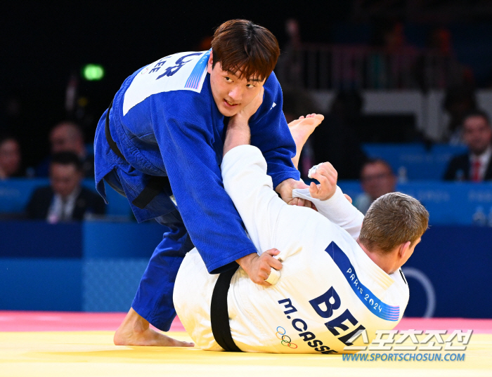 숙적에 분패한 이준환, 세계 1위 꺾고 동메달 확정 후 오열했다[파리 올…