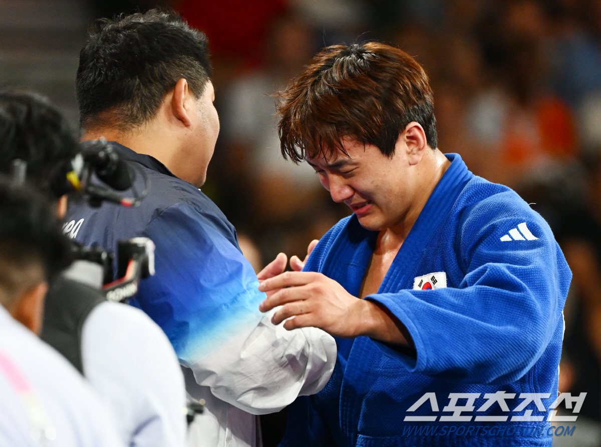 숙적에 분패한 이준환, 세계 1위 꺾고 동메달 확정 후 오열했다[파리 올…
