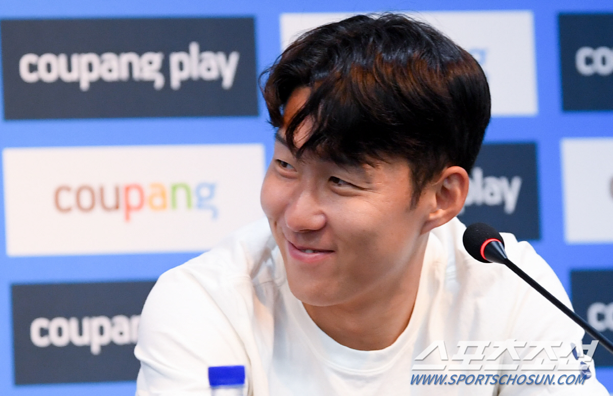 '놀랍다 SON!' 토트넘 신입생 마음마저 바꿨다..."난 원래 팀 동료…